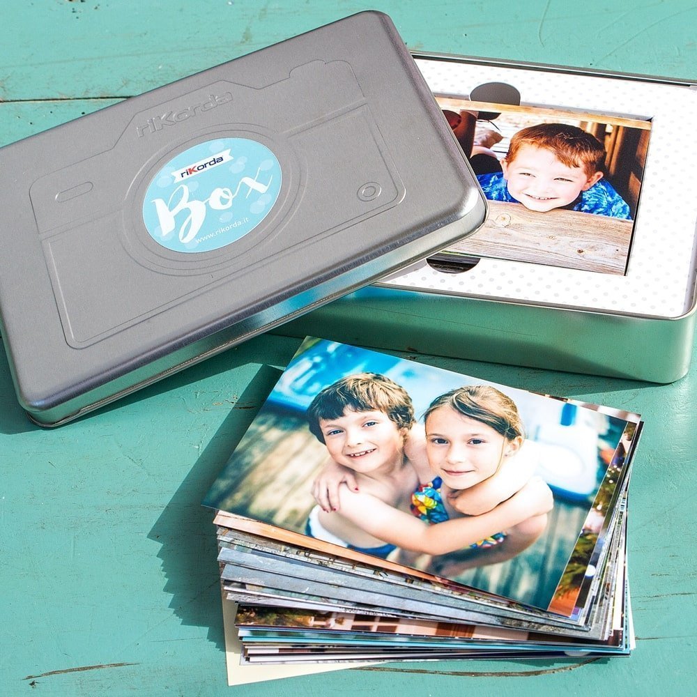 Box metallo contenete 150 foto 